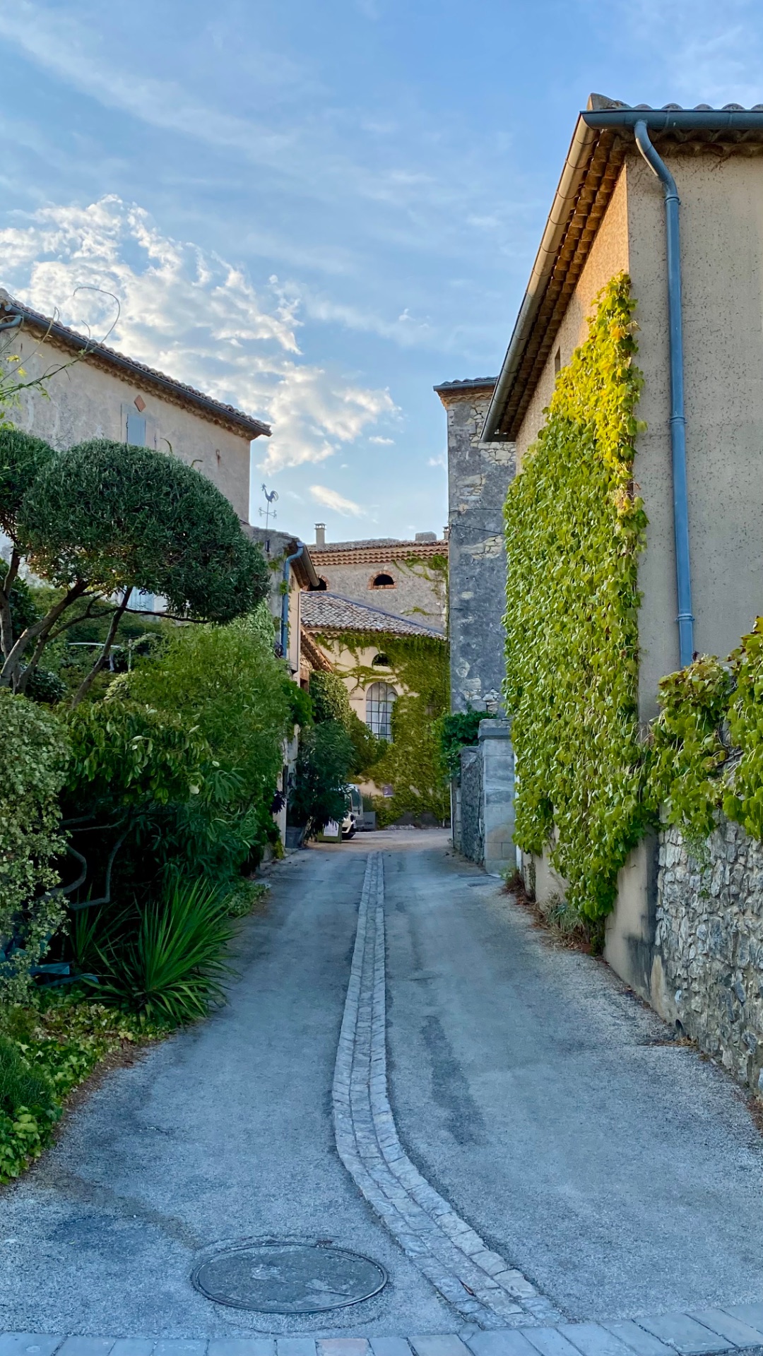 Ruelle dans le village de Lussan